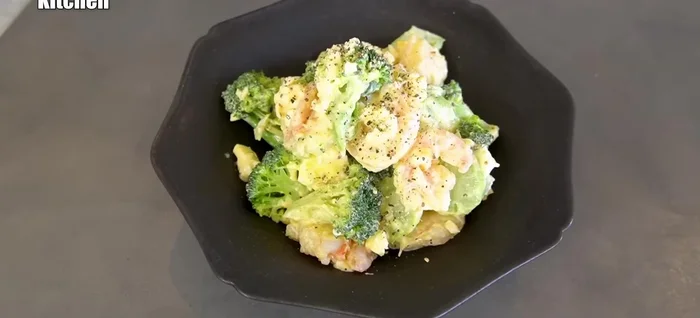 Add pepper to taste and serve.