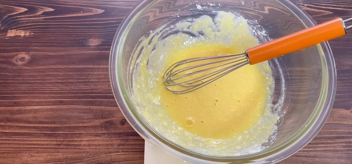 Add 100g of hot cake mix and mix until well blended. The mixture will be thick.