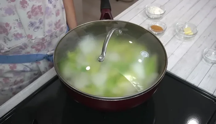 Cover and steam over low heat for 3 minutes to enhance the flavor.