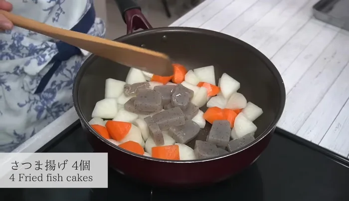 Add konnyaku, stir-fry for 1 minute.