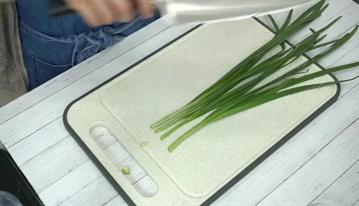 Prepare the filling: Chop chives and green onions. In a bowl, combine ground pork, sugar (rub in well), salt, pepper, chicken stock powder, soy sauce, cornstarch, grated ginger. Mix thoroughly.