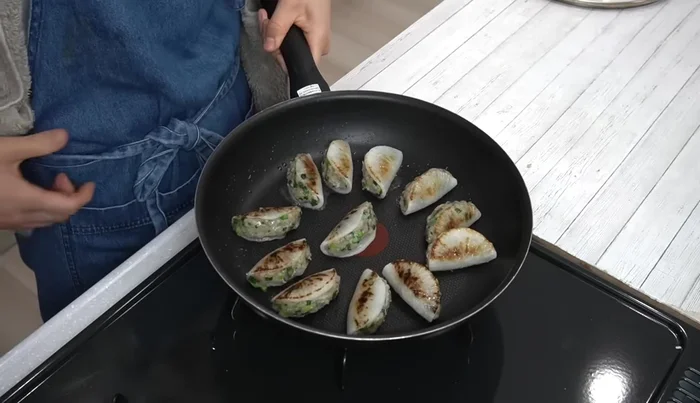 Remove the lid, and cook for another minute to dry out excess moisture. Serve immediately with prepared sauce.