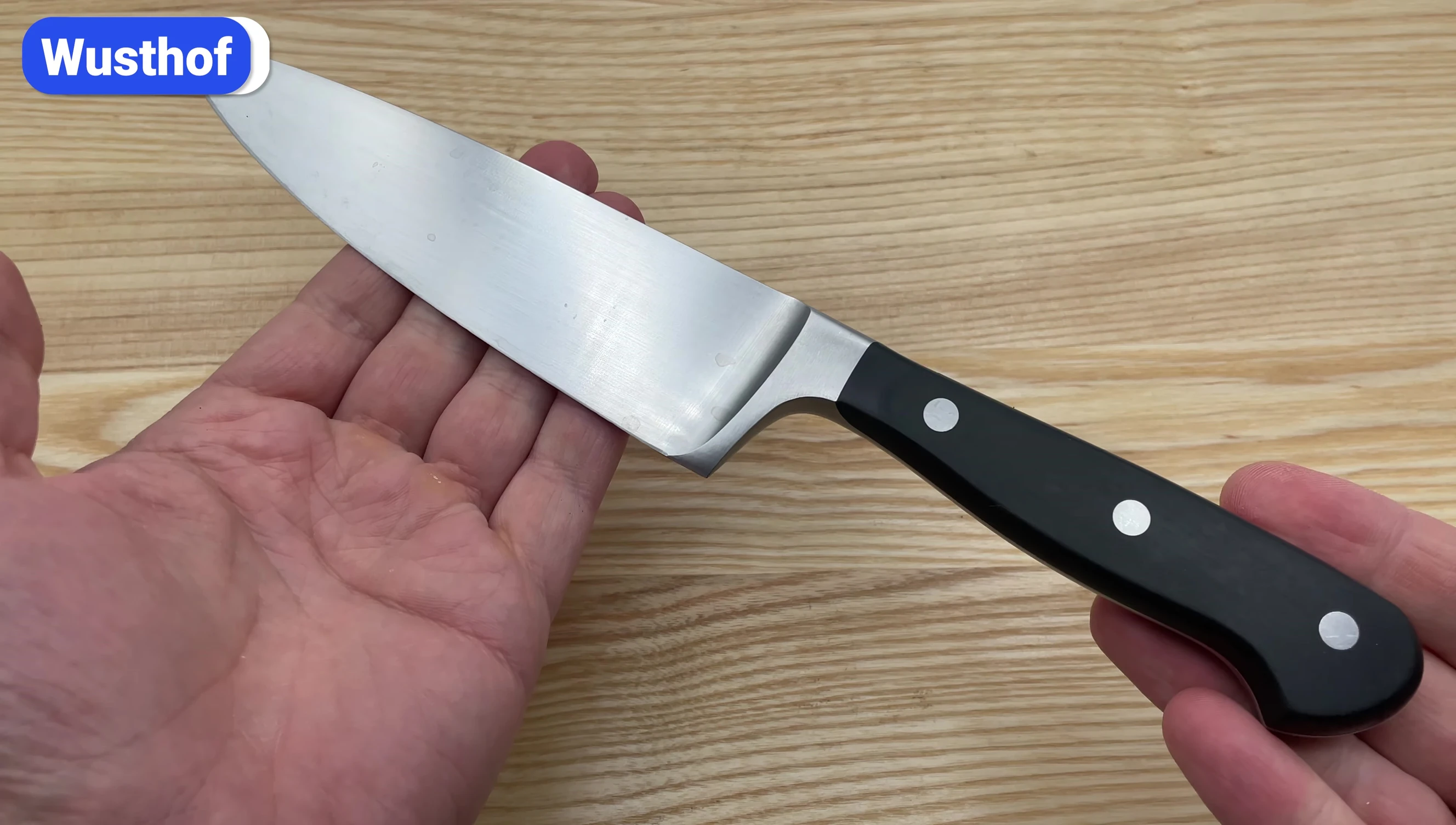 Wüsthof logo and knives