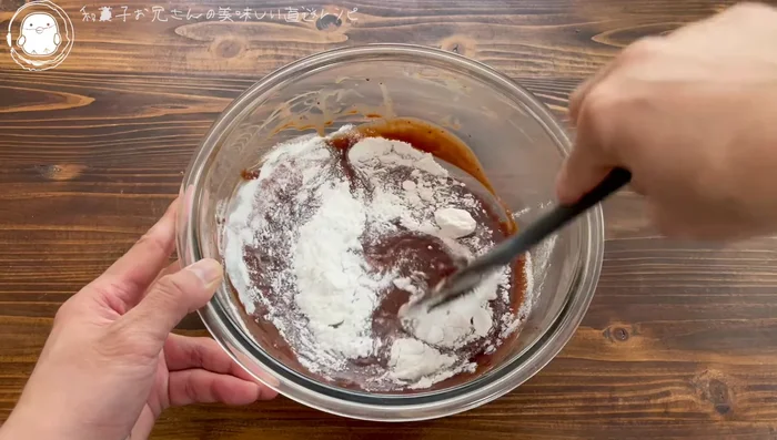 Add the rice flour and mix well until there are no lumps.