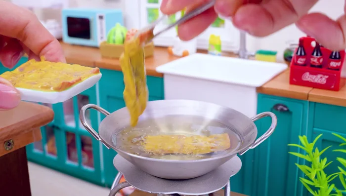 Fry the eels until cooked.