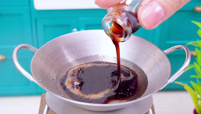 Mix sugar, oil, and soy sauce to make the sauce.