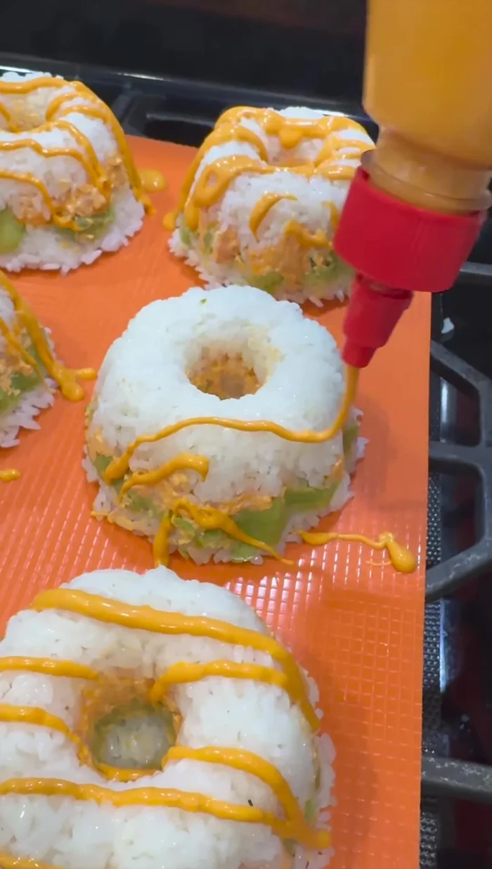 Garnish with sriracha, mayonnaise, and jalapeno (optional).