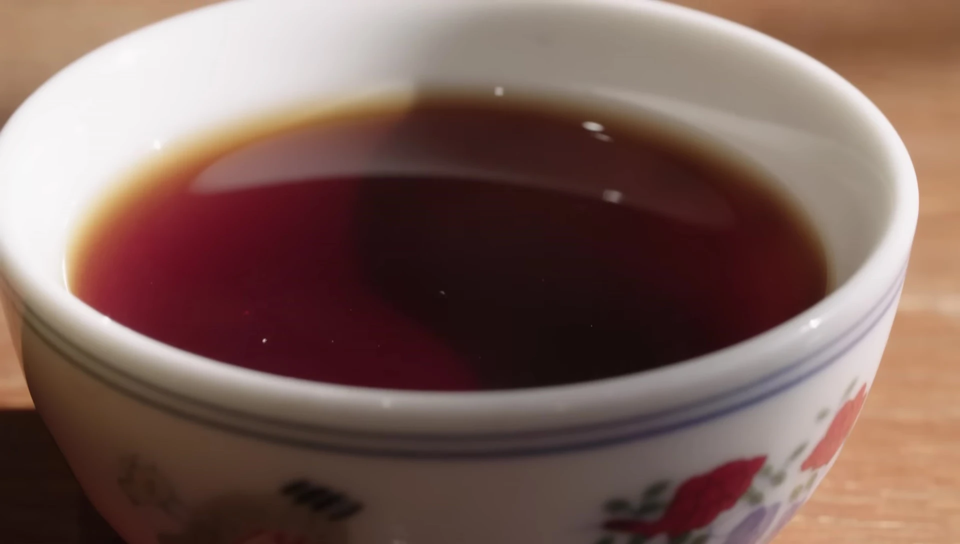 The brewed 'Old Comrade' tea in a cup.
