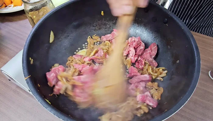 Add beef and stir-fry until the outside is cooked. Add garlic and optionally cheongju or wine.