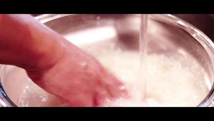 Prepare the rice: Wash gently, soak for 30 minutes, then drain for 10 minutes.
