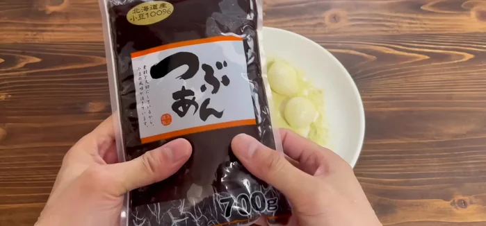 Take a small amount of firm red bean paste and roll it into a small ball.