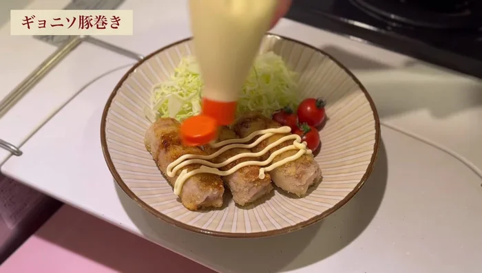 Drain the oil and serve with sauce and mayonnaise.