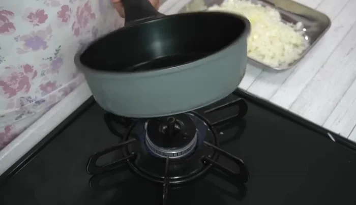 Fry both sets of chopped onions in salad oil over medium heat until caramelized, adding a pinch of salt to help release moisture. Add a tablespoon of water to deglaze the pan, scraping up browned bits.