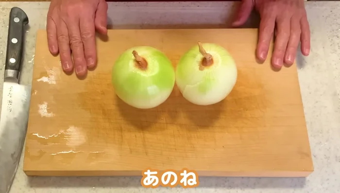 Cut the onions thinly, cutting across the fibers to prevent tearing. A trick is to leave a small part at the bottom intact while slicing.