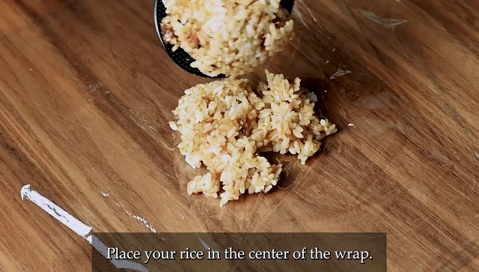 Plastic wrap shaping: Place rice in the center of plastic wrap, lift the edges to wrap, and gently press to form the desired shape.