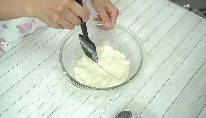 Divide the dough into 6 equal parts (approx. 45g each for lighter mochi).