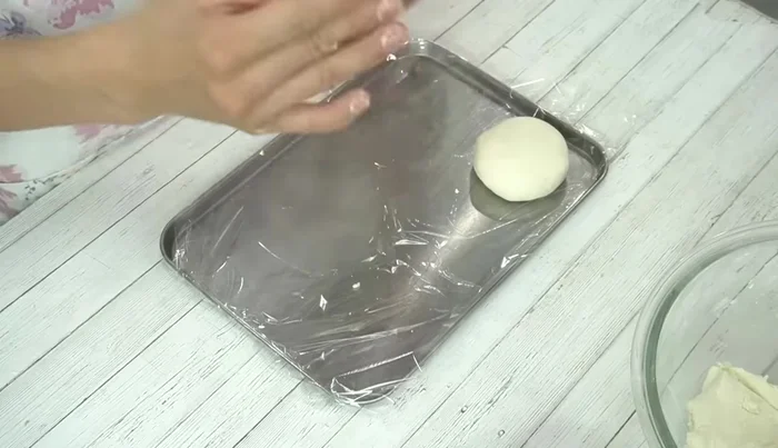 Repeat steps 6 and 7 for the remaining mochi.