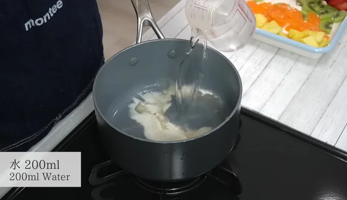 Prepare the jelly: In a pot, combine powdered sugar and water. Mix well off the heat, then heat over medium heat until it boils. Reduce heat to low and simmer for 2 minutes, stirring constantly.