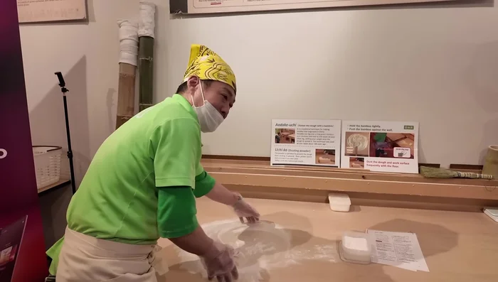 Use a bamboo rolling pin to flatten the dough to approximately 60 cm.