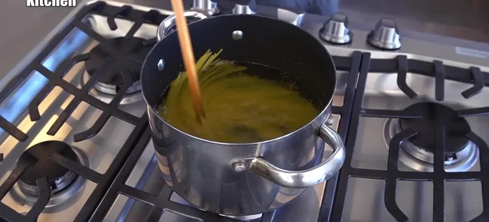 Add spaghetti to boiling water and cook for 9-12 minutes, according to package instructions.