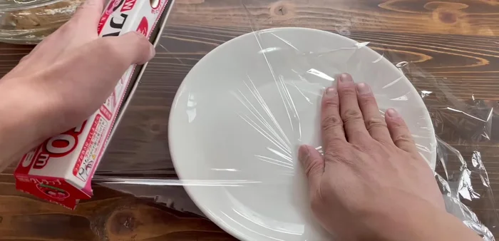 Prepare a plate lined with rice paper. Roll the dough into 4 equal balls, slightly flatten them, and place them onto the prepared plate.