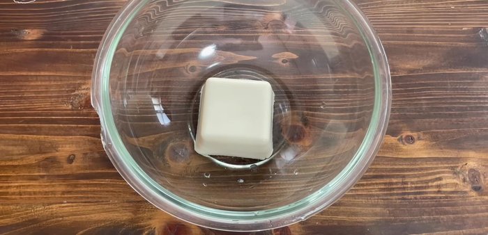 Measure out 150g of silken tofu and crumble it.