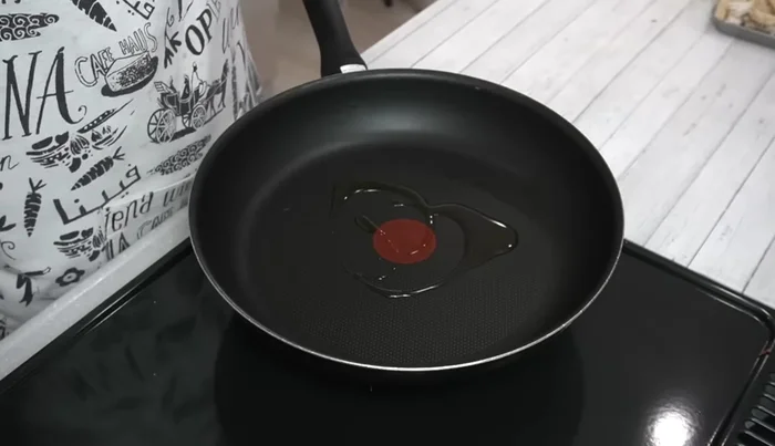Heat olive oil in a frying pan over medium heat.