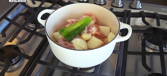 Add salt and water to the pot (242.64).