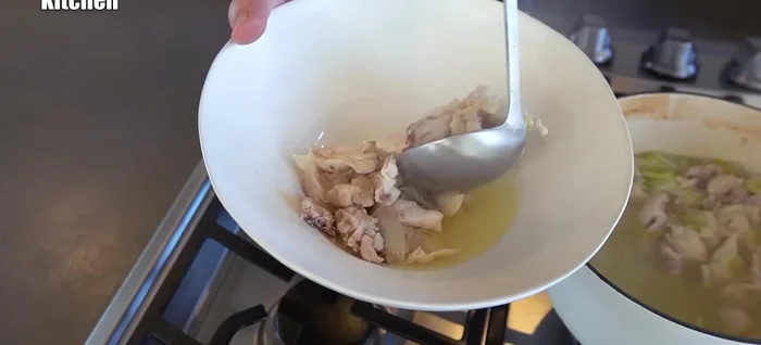 Serve the Dakgomtang with the prepared sauce and enjoy (636.16).