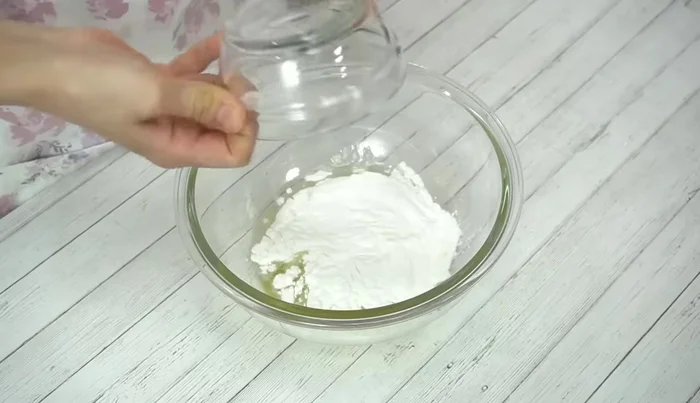 Add rice flour to warm oil and mix quickly.