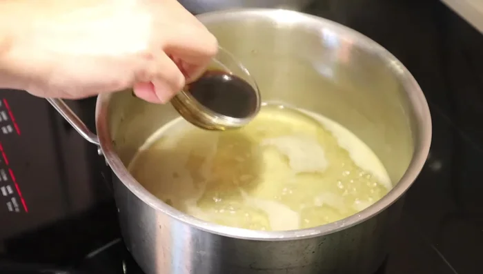 Prepare soup: Combine dashi broth, soy sauce, sake, mirin, and salt. Bring to a boil for a couple of minutes and keep warm.