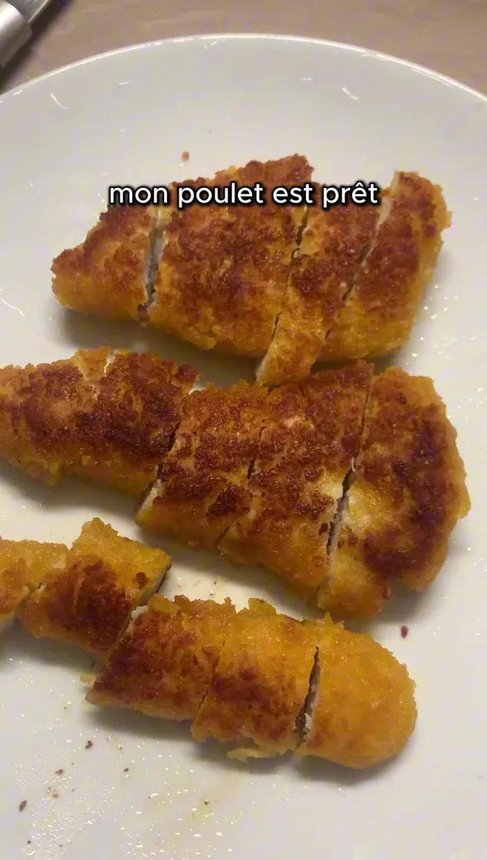 Chop the fried chicken into small pieces.