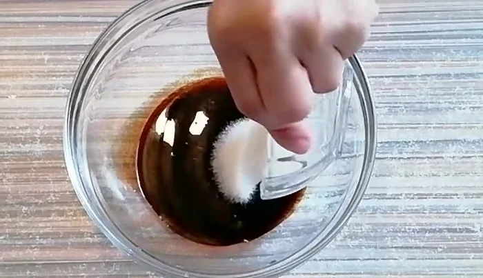 Prepare the sauce: Mix soy sauce, marinade, sugar, black pepper, and light sauce in a bowl.