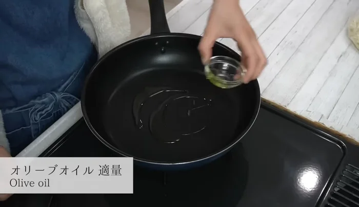 Heat olive oil in a frying pan. Spread the onion and potato mixture evenly in the pan.