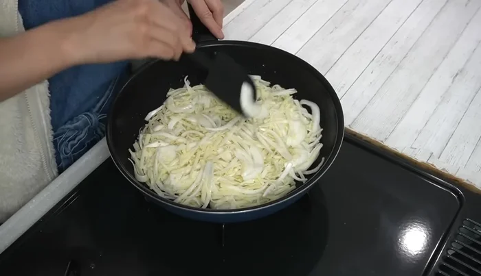 Cook over medium heat, then reduce to low heat and cover. Cook for about 3 minutes, or until lightly browned.