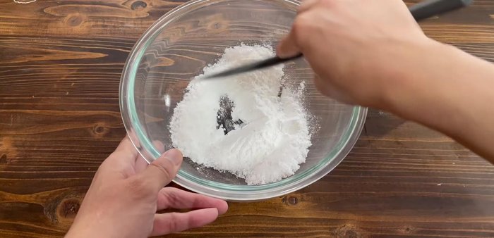 Mix the dry ingredients roughly until uniform.