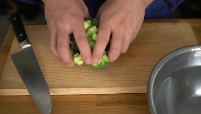 Wash broccoli thoroughly and soak in water for a while.