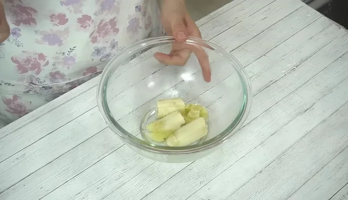 Mash the heated banana.