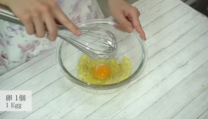 Add eggs to the mashed banana and mix well.