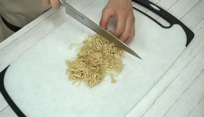 Roughly chop the kiriboshi daikon into smaller pieces.