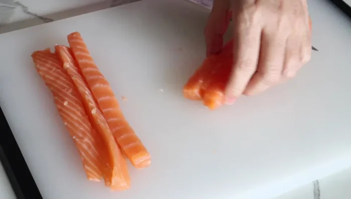 Cut the salmon into bite-sized pieces.