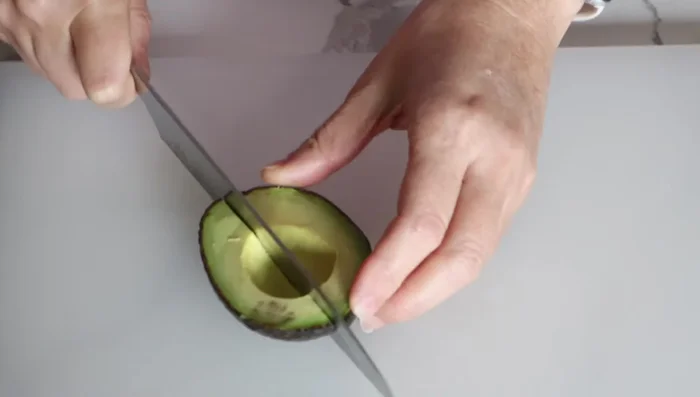 Cut the avocado in half, remove the seed and peel, then cut into cubes similar in size to the salmon.