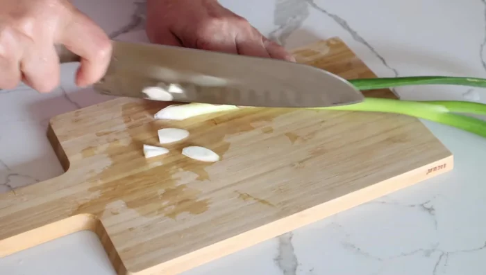 Slice the green onions thinly and diagonally.