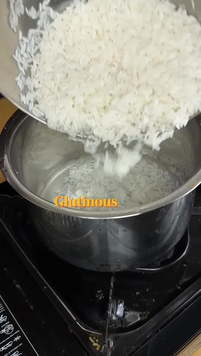 Soak glutinous rice overnight. (Note: Glutinous rice is sticky rice, high in starch. Jasmine rice or Idli rice can be substituted.)