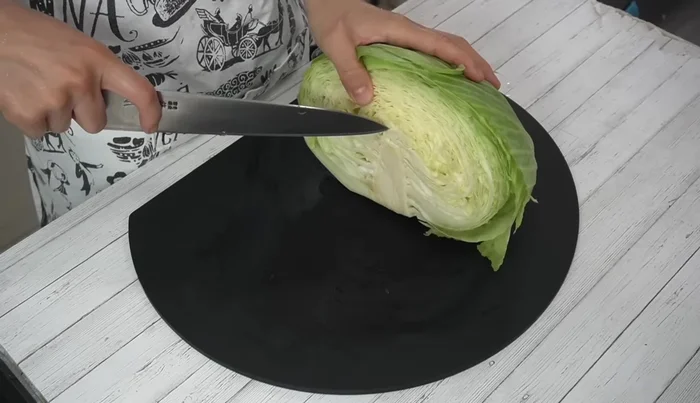 Cut out the core of the cabbage. (114.92)