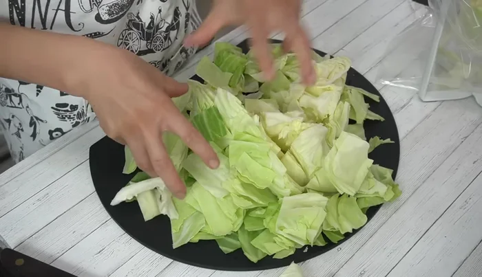 Place the cabbage in a large zip bag. (151.08)