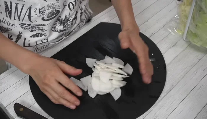 Add the radish to the zip bag. (201.68)