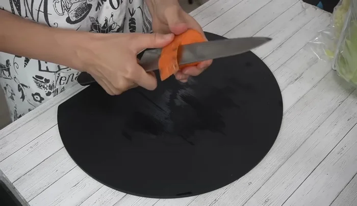Peel and thinly slice the carrots into 5mm wide strips. (206)