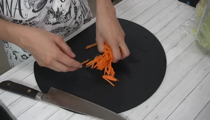 Add the carrots to the zip bag. (233.72)