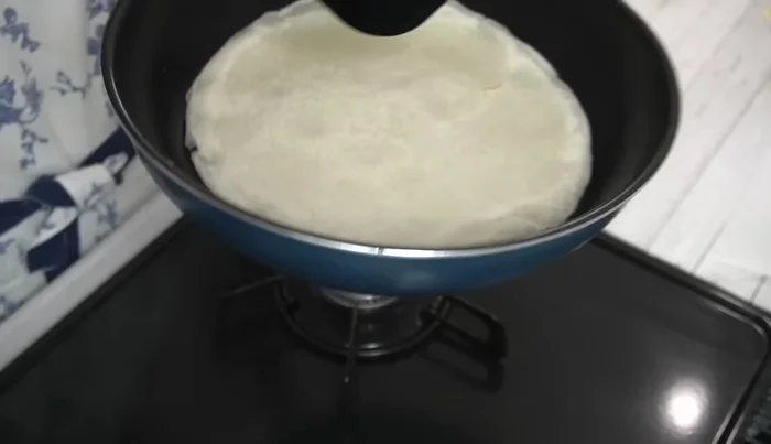 Flip and cook: Carefully flip the dough and cook the other side for 40-50 seconds until lightly browned. Turn off the heat.